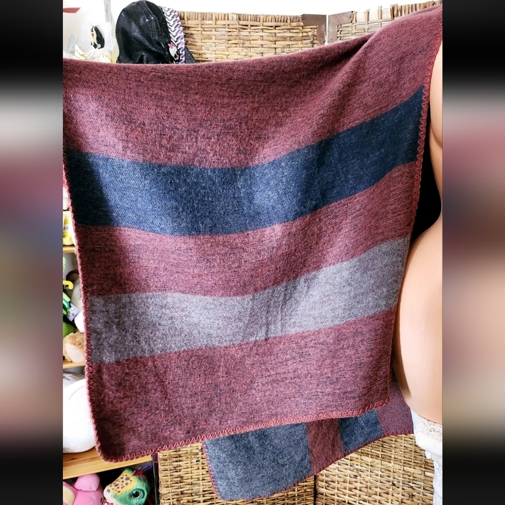 BB Dakota Blue Red Gray Soft Blanket Plaid Oversize Poncho Wrap Shawl One Size - Picture 2 of 5